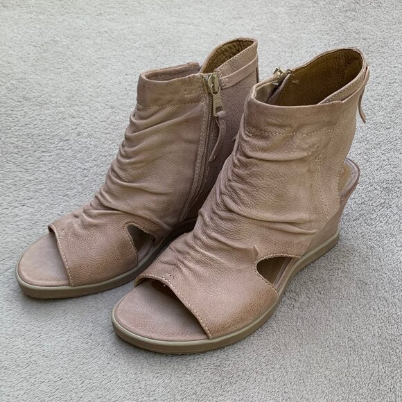Miz Mooz Becca Soft Leather Slouch Wedge Peep Toe Booties Sz39 - Picture 2 of 16